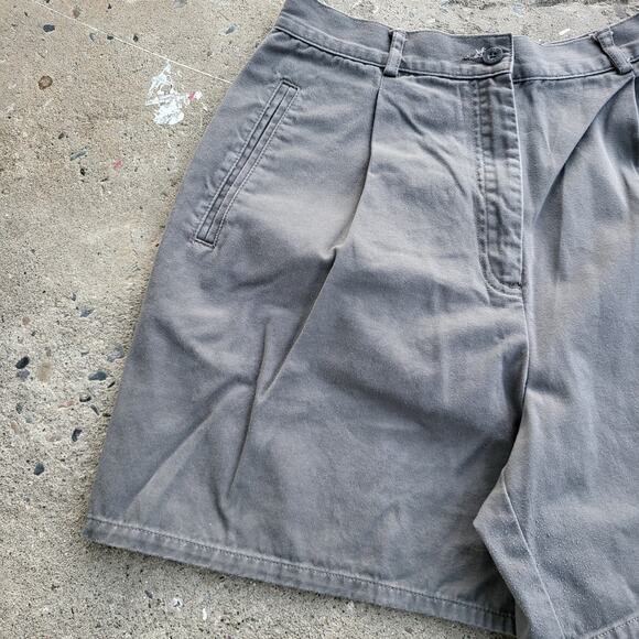 Geoffrey Beene Shorts Womens 10 Gray Faded Pleated Front Bermuda High Rise - Picture 2 of 9